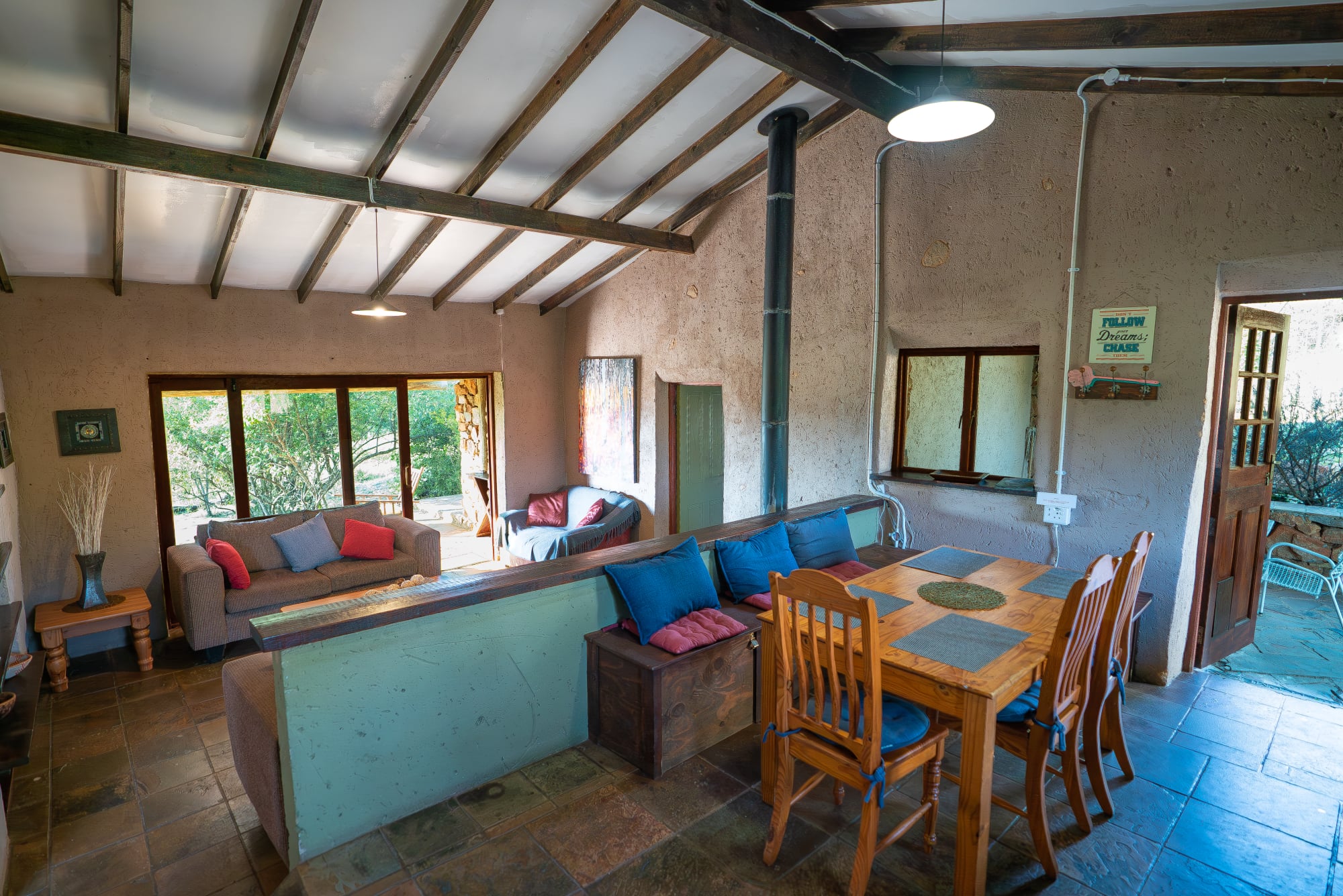 Dining area/lounge